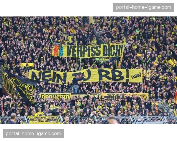 半场战报：多特蒙德主场0-2落后斯图加特，锋线屡失良机