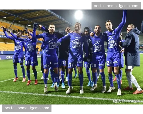 昂热2-1逆转战胜特鲁瓦，替补前锋卡伯特补时阶段完成绝杀