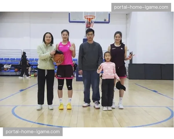 多支球队开放媒体日，球员拍摄定妆照并接受集中采访