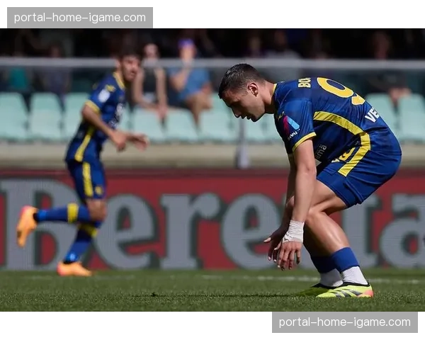 罗马主场绝平萨勒尼塔纳，德罗西与全场球迷激情庆祝